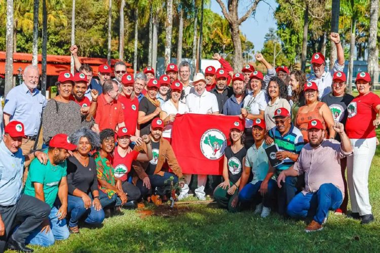 MST apresenta demandas a Lula em encontro na Granja do Torto