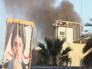 Após nova manifestação contra o Islã na Suécia, embaixada do país é incendiada em Bagdá
