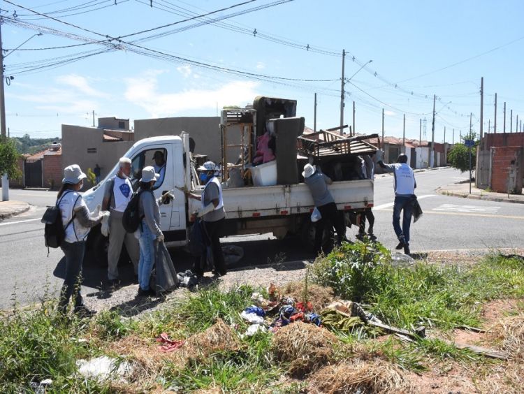 Mutirão de combate a dengue retira 12 caminhões de inservíveis do Eduardo Abdelnur