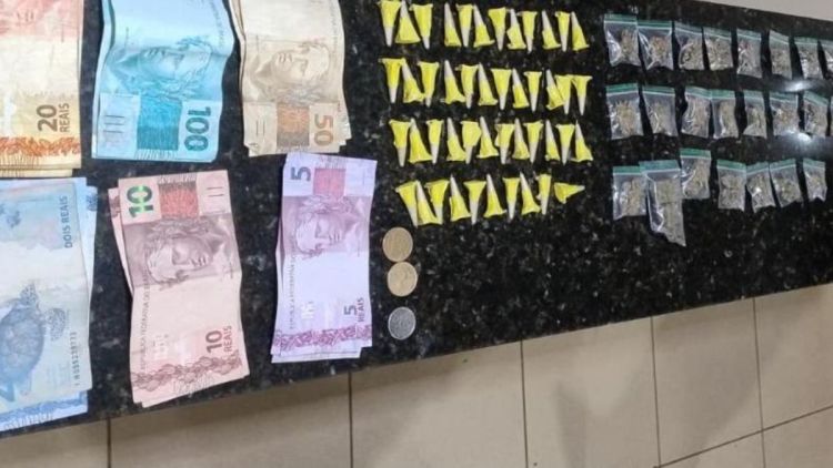 Mais de 100 porções de drogas são apreendidas durante ocorrência em Ibaté