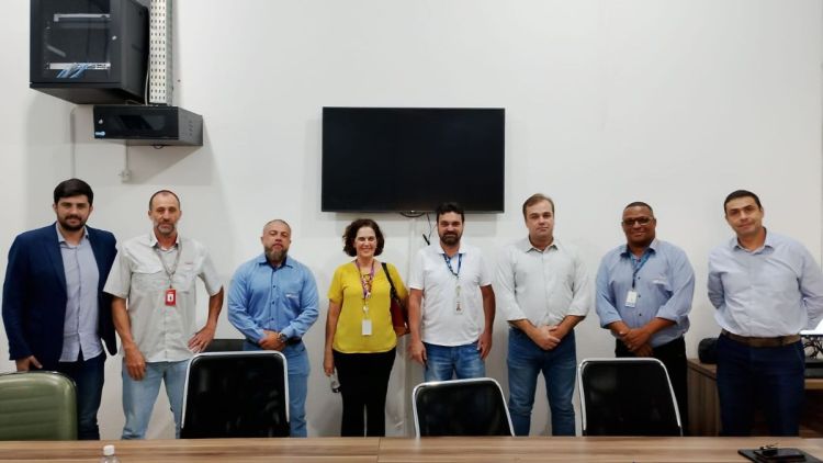 Vereadores discutem retirada de fios e cabos inutilizados e avançam para regulamentar a ocupação dos postes em São Carlos