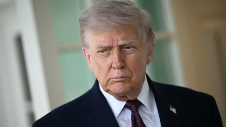 Trump afirma que aplicará tarifa de 25% sobre automóveis da União Europeia