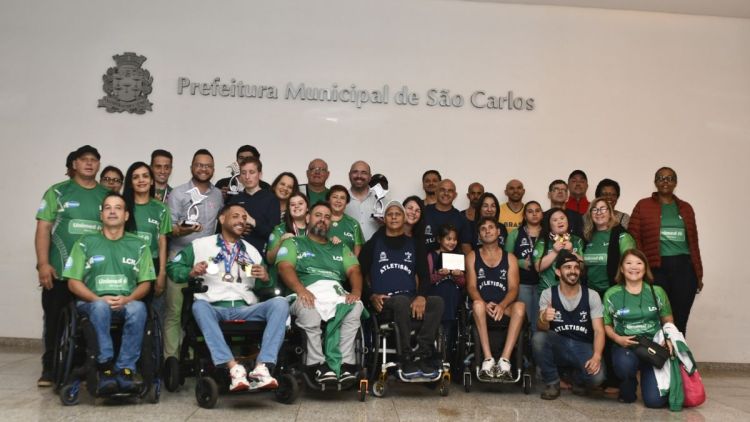 Netto Donato recepciona atletas paralímpicos de São Carlos após destaque no Paresp 2025