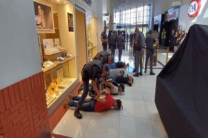 Polícia Militar realiza treinamento em Shopping de São Carlos