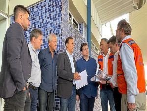 Ministros do governo Lula recebem relatório dos estragos causados pelas chuvas em São Carlos