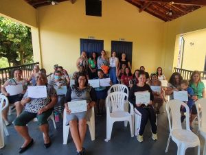 Fundo Social de Solidariedade entrega certificados para alunos da casa amarela em Santa Eudóxia