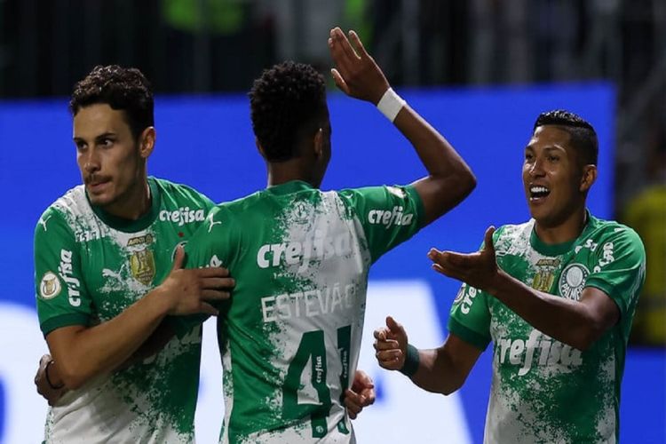 Palmeiras ganha do Vasco e entra no G6 do Brasileirão