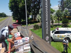Policia Militar Rodoviária prende caminhoneiro por contrabando de cigarros