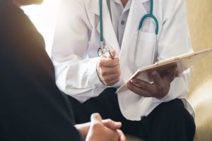 Mais de 200 pacientes acusam médico de abuso sexual nos EUA