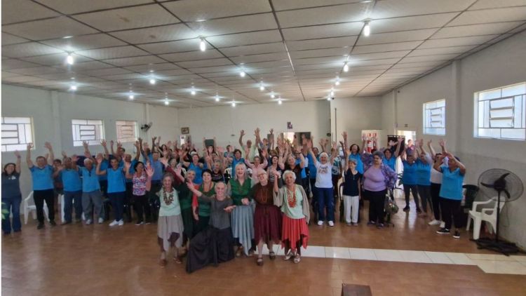 Espetáculo da Trupe Cri Cri promove reflexão sobre envelhecimento e etarismo em São Carlos