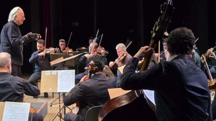 João Carlos Martins emociona público em concerto no Teatro Municipal