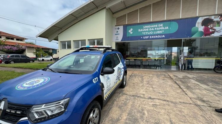 Homem alterado em posto de saúde acaba preso após consulta em sistema policial