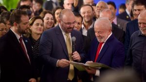 Netto Donato acompanha lula em São Carlos e apresenta reivindicações para saúde e infraestrutura