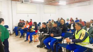 De volta à sala de aula: São Carlos avança na alfabetização de jovens e adultos