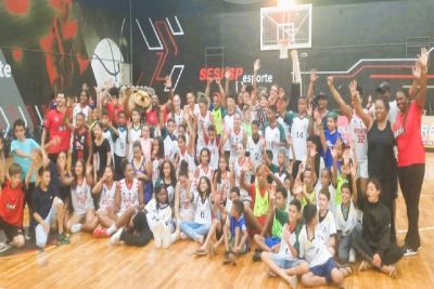 Alunos do projeto Cemear assistem partida do campeonato paulista de basquete em Araraquara