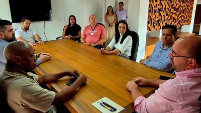 Prefeito Netto Donato e Roselei anunciam pagamento do 13º salário aos servidores públicos