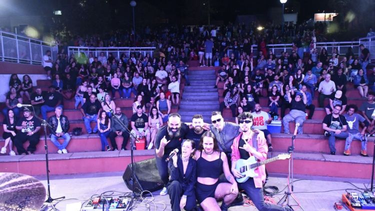 Soma Rock Festival celebra o mês do rock com 10 bandas no teatro de arena