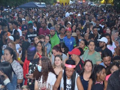 Shows marcam com sucesso e nostalgia a noite do aniversário de São Carlos