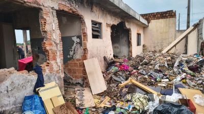 Fuga durante patrulhamento termina com apreensão de mais de mil porções de drogas em São Carlos
