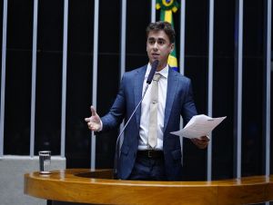 Parlamentares vão pedir cassação de Nikolas Ferreira por fala transfóbica na Câmara