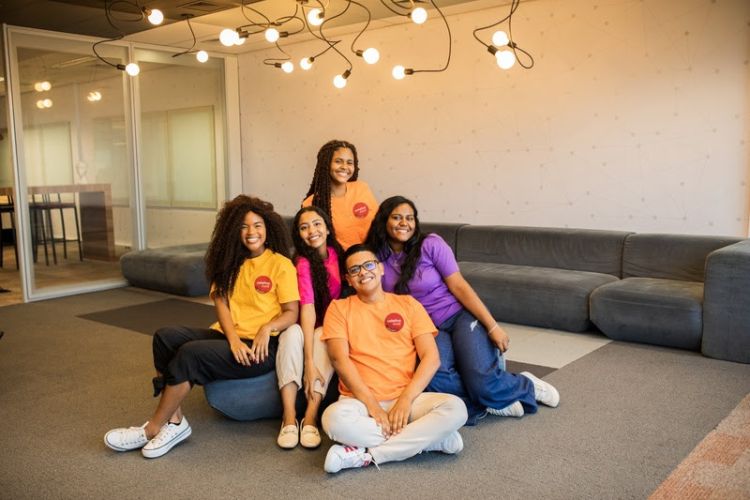 Empresas parceiras do Instituto Coca-Cola Brasil têm mais de mil vagas abertas em São Paulo