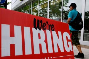 EUA criam 336 mil vagas em setembro, mais que o esperado; taxa de desemprego se mantém em 3,8%