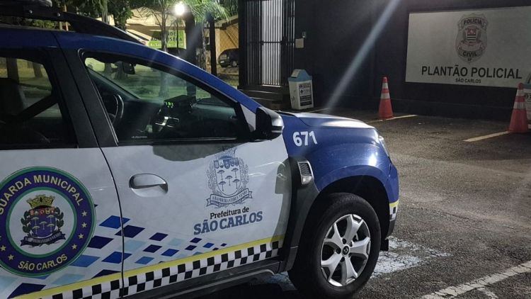 Suspeito é abordado com ferramentas e cabos de telefonia após denúncia em São Carlos