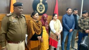 Mulher mata 3 crianças e o filho por serem &quot;bonitas demais&quot;