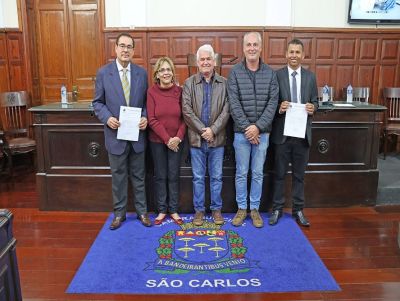 Suplentes do PTB, Paulo Scalli e João do Depósito Aracy II assumem mandato na Câmara Municipal