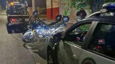 “Rolezinho” com manobras perigosas termina com motos apreendidas em São Carlos