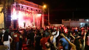 Durval e Alladim encerram a 18ª Festa da Laranja com açúcar em Santa Eudóxia com grande show