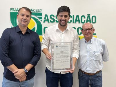 Vereador Bruno Zancheta homenageia ACISC São Carlos pelos seus 92 anos