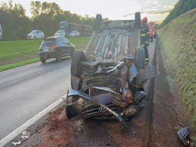 Acidente em rodovia deixa passageira de veículo ferida