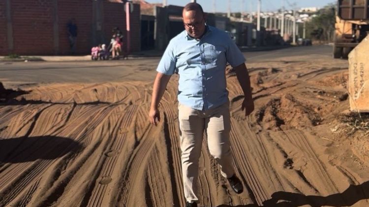 Vereador Paulo Vieira solicita pavimentação em trecho que liga os bairros Zavaglia e Ipê Mirim