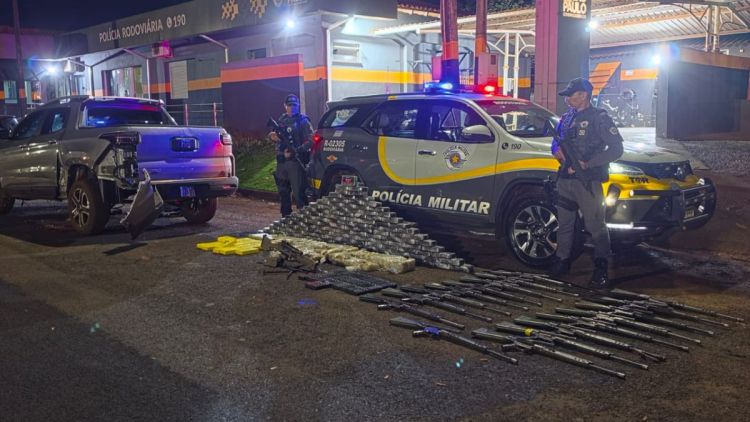 Polícia Militar apreende 18 fuzis que seriam enviados ao Rio de Janeiro
