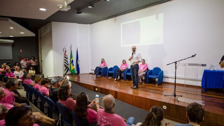 Outubro Rosa em São Carlos começa com alerta sobre diagnóstico precoce e reforço da oferta de mamografias