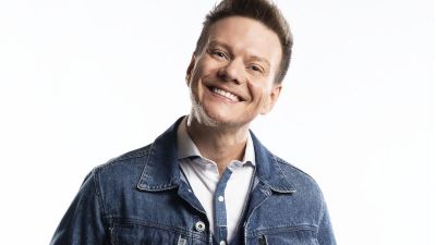 Michel Teló desfila com seu novo bloco no Carnaval de São Paulo