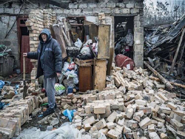 Um civil ucraniano na região de Donbas. - Celestino Arce Lavin / Zuma Press / ContactoPhoto