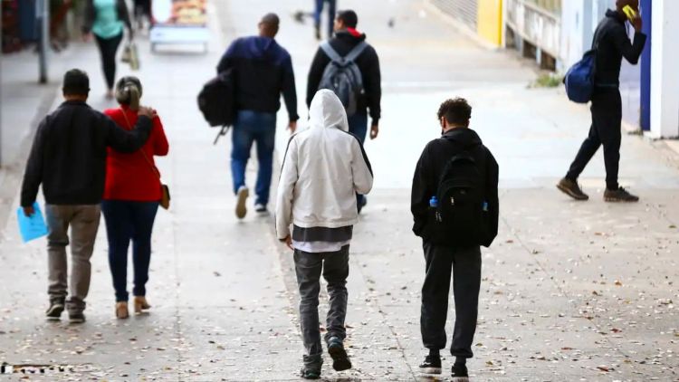 Frente fria deve derrubar temperaturas a partir desta terça-feira