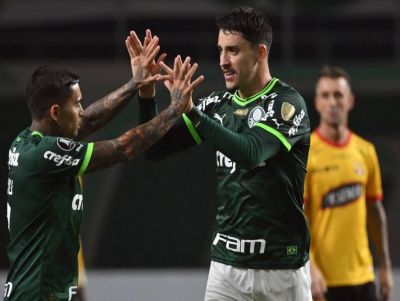 Palmeiras vira sobre Barcelona no segundo tempo e garante ida às oitavas da Libertadores