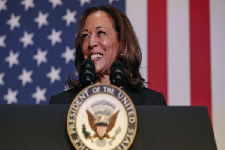 Nova pesquisa aponta vantagem de Kamala sobre Trump