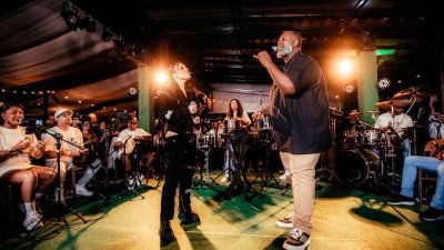 Ana Clara lança novo vídeo da &quot;Batucada&quot; com participação especial de Péricles