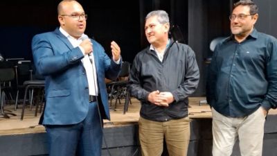 Paulo Vieira, Leandro Severo e maestro da USP discutem projeto de música para crianças no Santa Angelina