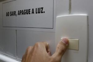 Energia elétrica puxa queda de preços em agosto, diz IBGE