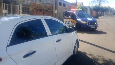 GCM recupera veículo furtado que estava abandonado no Selmi Dei II, em Araraquara