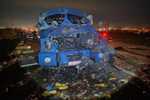 Criminosos explodem dois carros-fortes na Rodovia Washington Luís