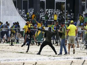 Governo Lula agora impõe sigilo a imagens de vandalismo do Planalto