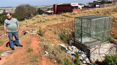 Gustavo Pozzi verifica denúncia no piscinão do bairro Jardim Progresso