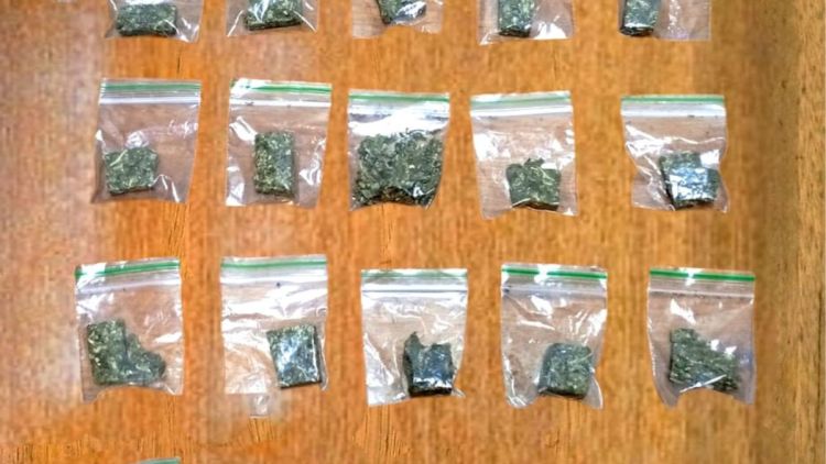 GCM encontra drogas escondidas em muro no Jardim Cruzado, em Ibaté