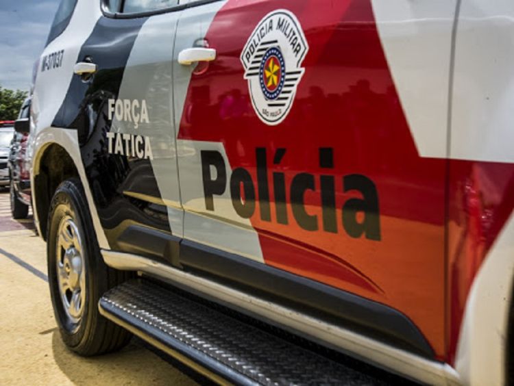 PM prende homem por agredir esposa e por porte ilegal de arma de fogo